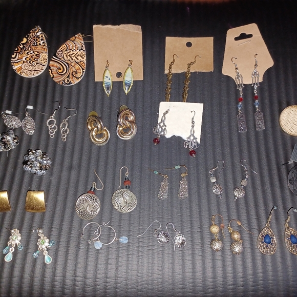 Earrings - Picture 6 of 6